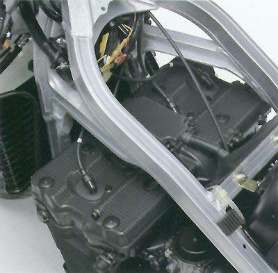 Suzuki GSX-R 750 Olejak silnik lakier